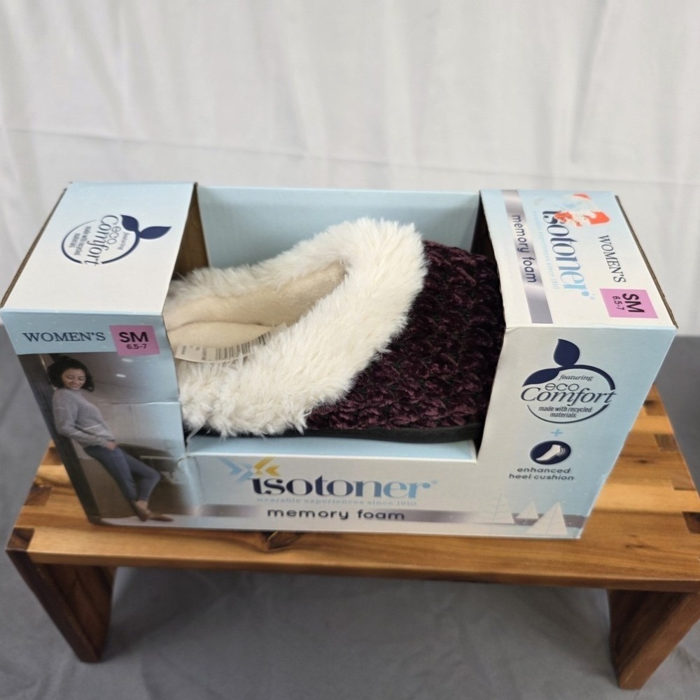 Isotoner Womens Memory Foam Slippers Small 6.5-7 Purple Faux Fur NWT